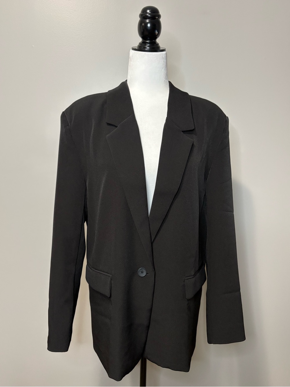 Steve Madden Classic Single-Breasted Solid Black Blazer